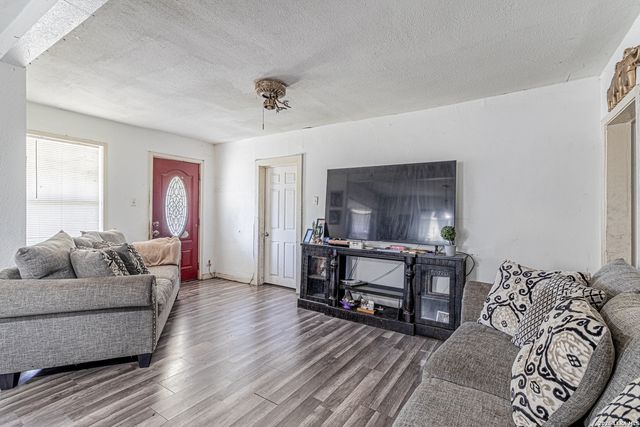 3719 W TRAVIS ST, San Antonio, TX 78207