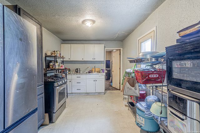 3719 W TRAVIS ST, San Antonio, TX 78207