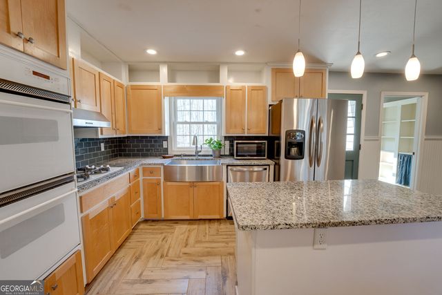 1100 Willow Bend, Roswell, GA 30075