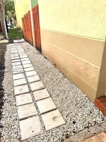 8157 NW 108th Pl, Doral, FL 33178