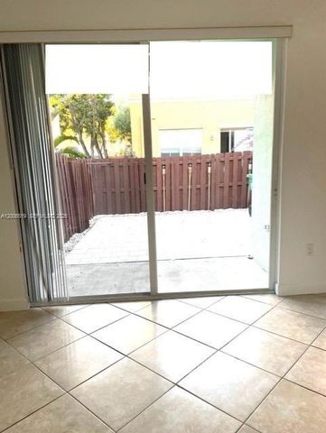 8157 NW 108th Pl, Doral, FL 33178