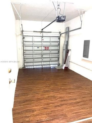 8157 NW 108th Pl, Doral, FL 33178