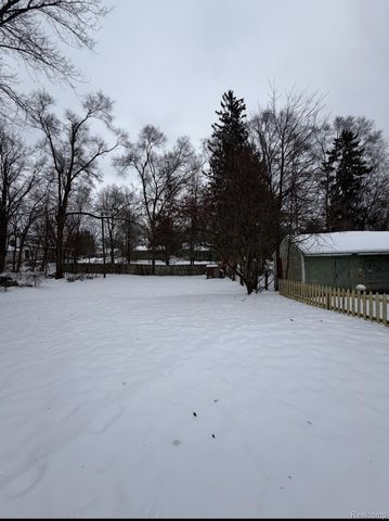 220 Pearl Street, Pinckney Village, MI 48169