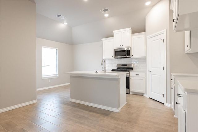 9113 NW 127th Street, Yukon, OK 73099