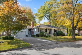 26 Crowningshield Rd, Worcester, MA 01604