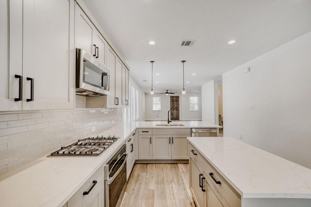 116 International, Buda, TX 78610