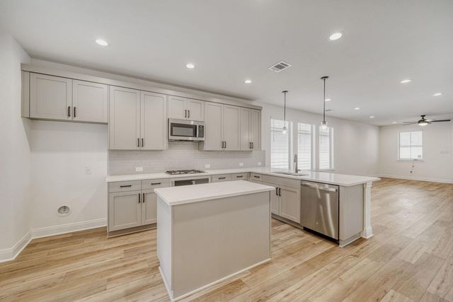 116 International, Buda, TX 78610