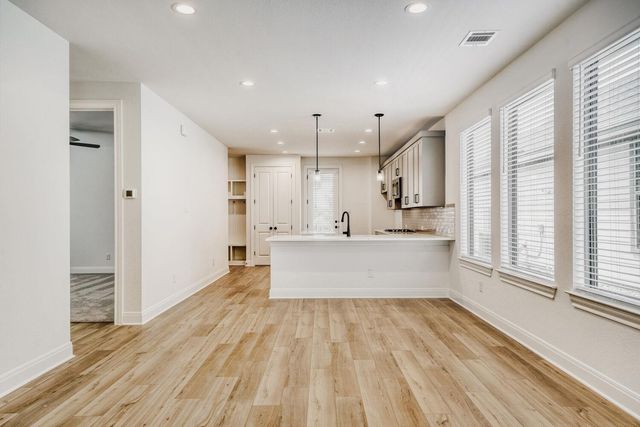 116 International, Buda, TX 78610