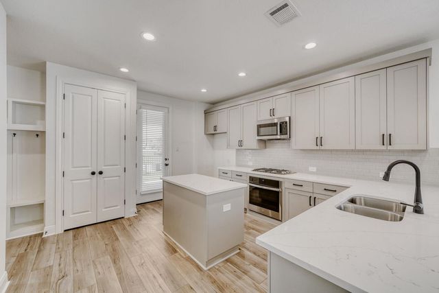 116 International, Buda, TX 78610