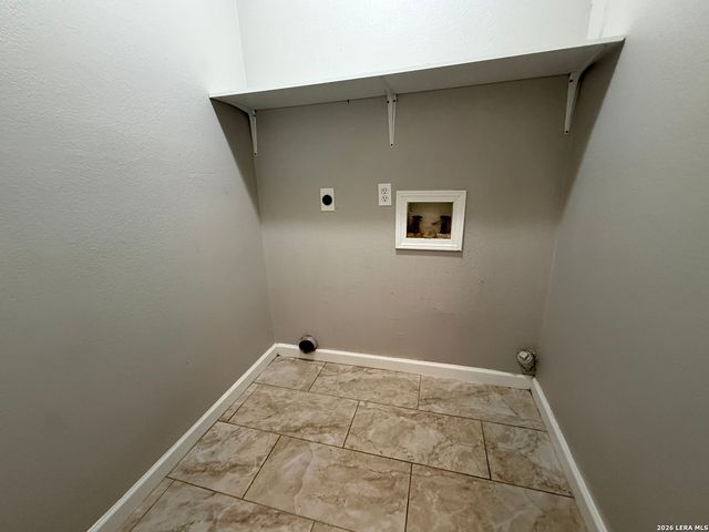 918 W Harding Blvd, San Antonio, TX 78221