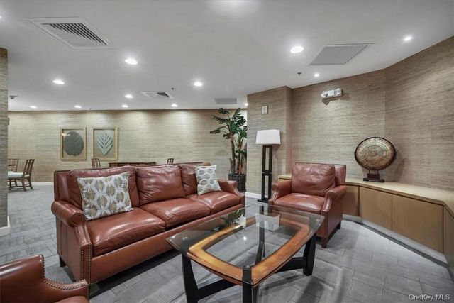 1 Renaissance Square 9D, White Plains, NY 10601