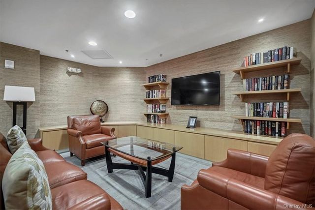 1 Renaissance Square 9D, White Plains, NY 10601