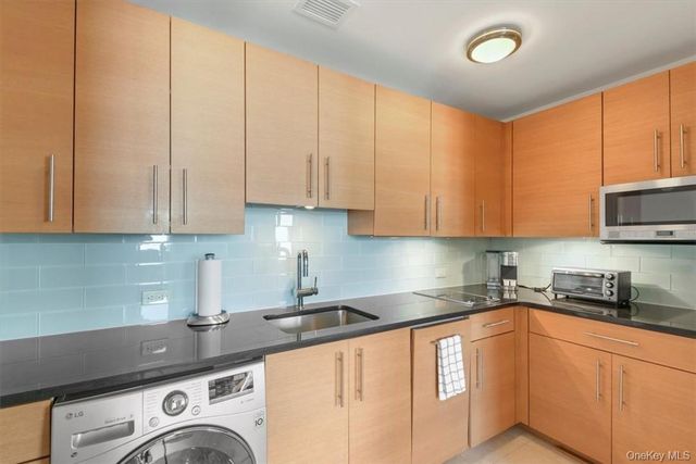 1 Renaissance Square 9D, White Plains, NY 10601