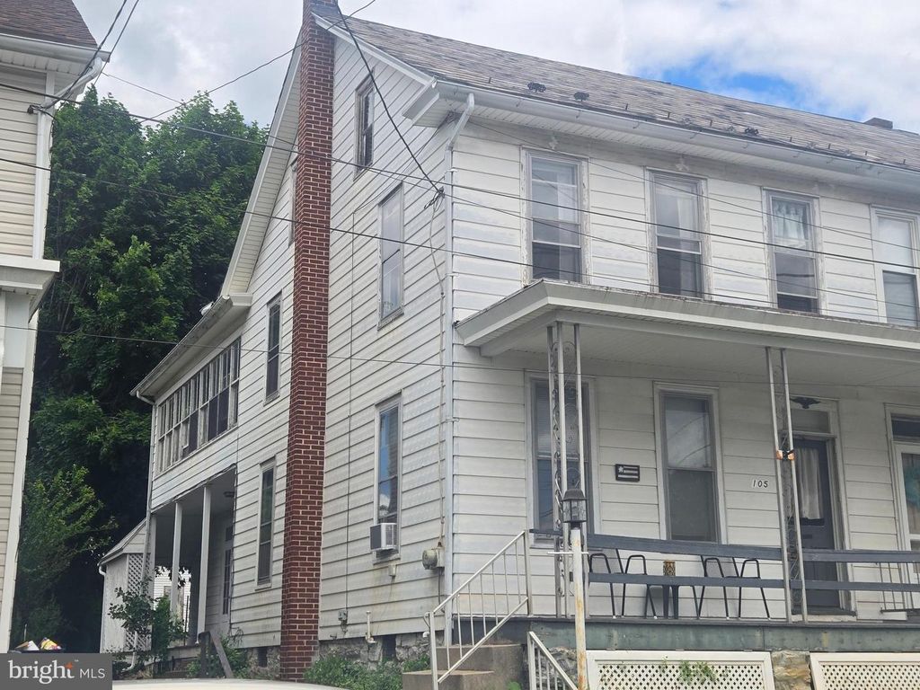 105 W SHERIDAN AVE, Annville, PA 17003