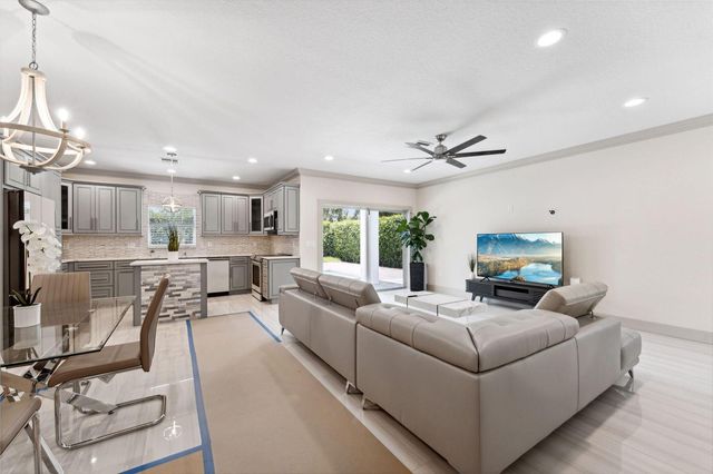 522 Lucky Lane, Delray Beach, FL 33444
