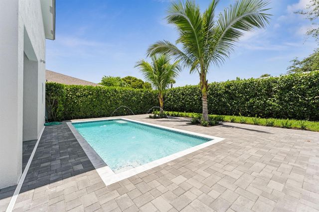 522 Lucky Lane, Delray Beach, FL 33444