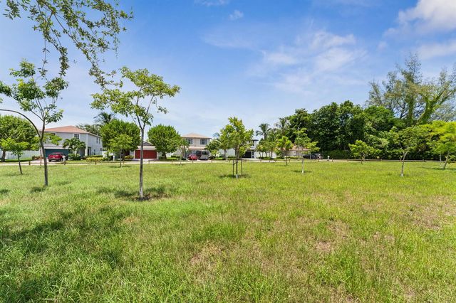 522 Lucky Lane, Delray Beach, FL 33444