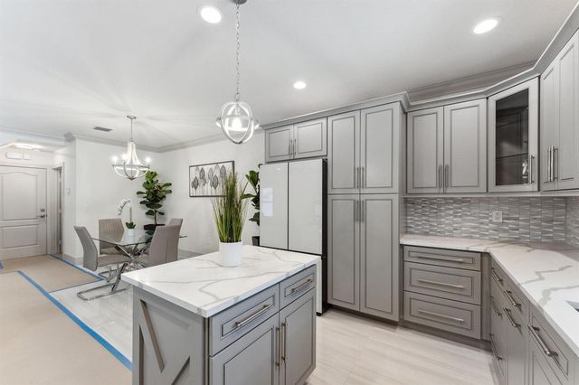522 Lucky Lane, Delray Beach, FL 33444