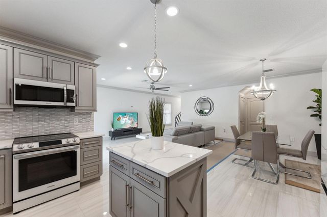 522 Lucky Lane, Delray Beach, FL 33444