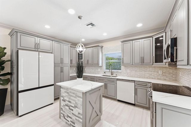522 Lucky Lane, Delray Beach, FL 33444