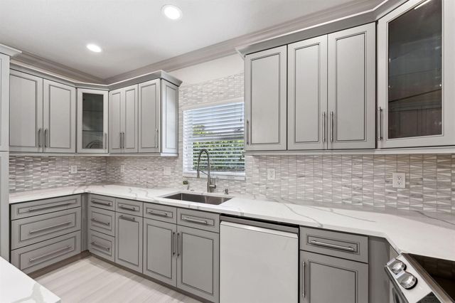 522 Lucky Lane, Delray Beach, FL 33444