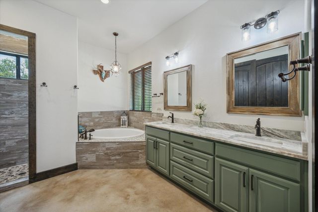 117 Esperanza Petal PASS, Liberty Hill, TX 78642