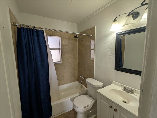 2600 W Bewick Street, Fort Worth, TX 76109