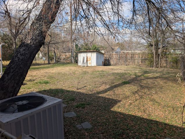 2600 W Bewick Street, Fort Worth, TX 76109