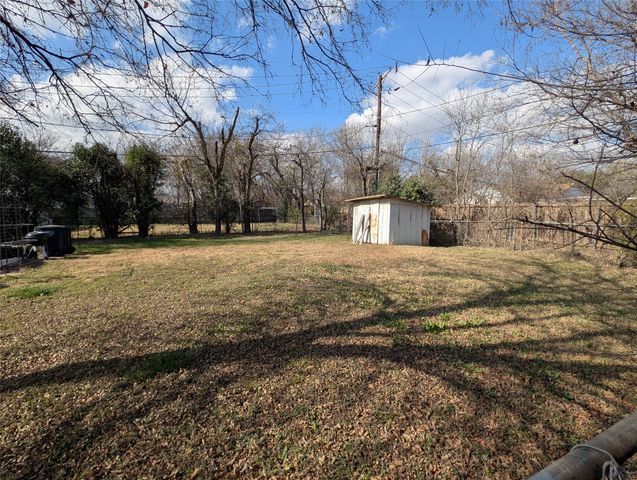 2600 W Bewick Street, Fort Worth, TX 76109