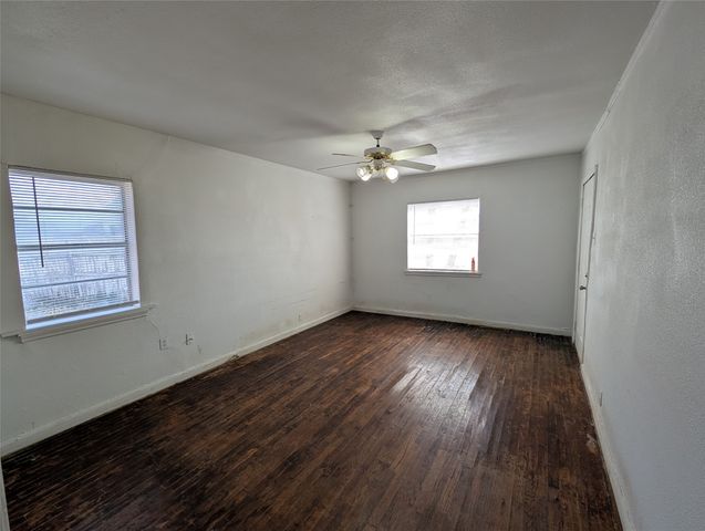 2600 W Bewick Street, Fort Worth, TX 76109