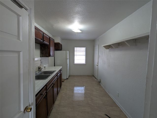 2600 W Bewick Street, Fort Worth, TX 76109