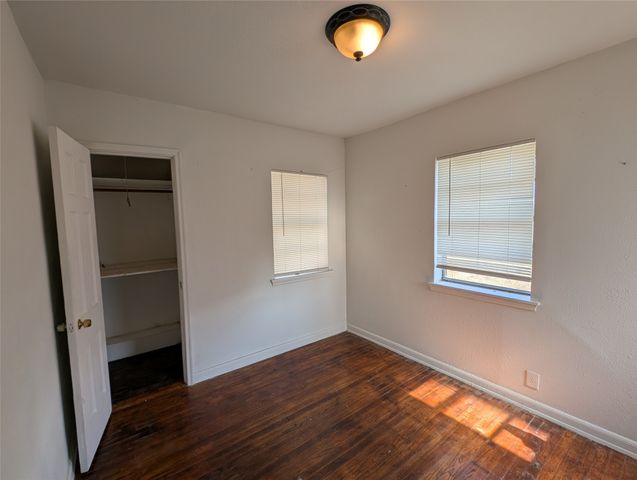 2600 W Bewick Street, Fort Worth, TX 76109