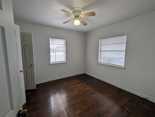 2600 W Bewick Street, Fort Worth, TX 76109