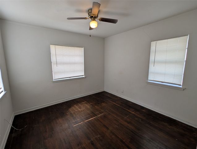 2600 W Bewick Street, Fort Worth, TX 76109