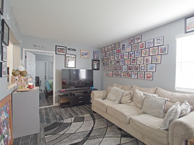 5813 NW 82nd Avenue, Tamarac, FL 33321