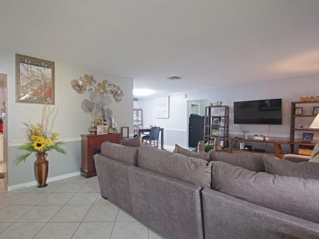 5813 NW 82nd Avenue, Tamarac, FL 33321
