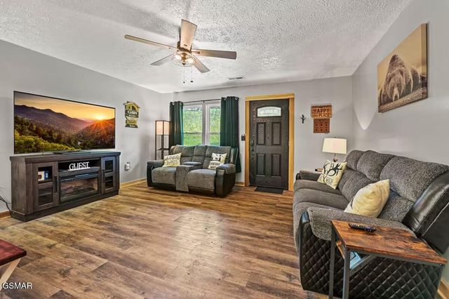 1643 Arron Way, Sevierville, TN 37876