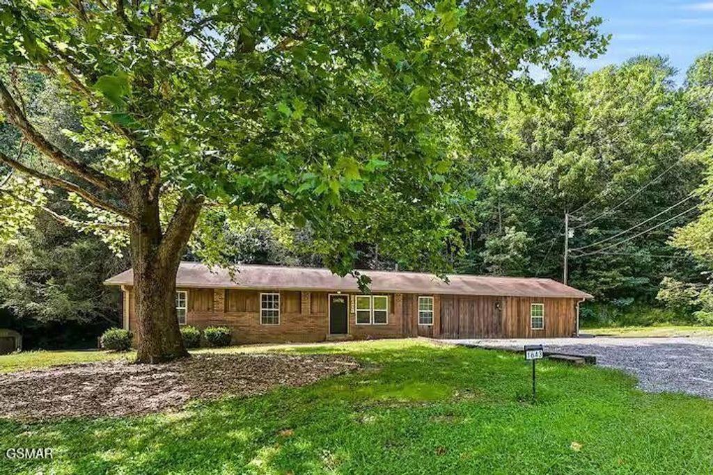 1643 Arron Way, Sevierville, TN 37876