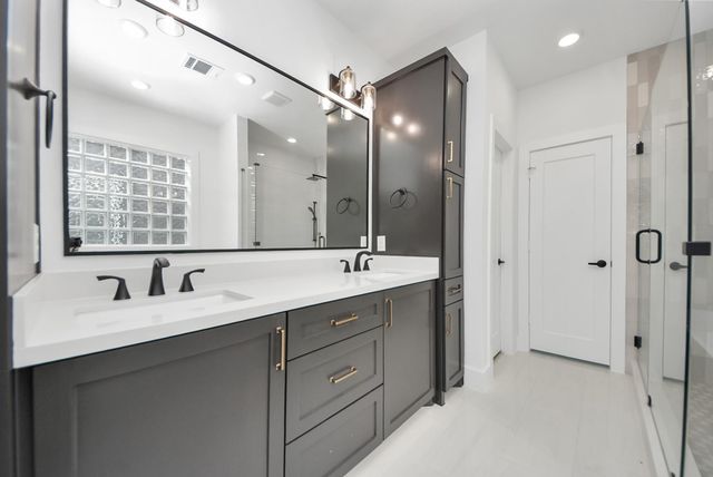 929 Fisher Street F, Houston, TX 77018