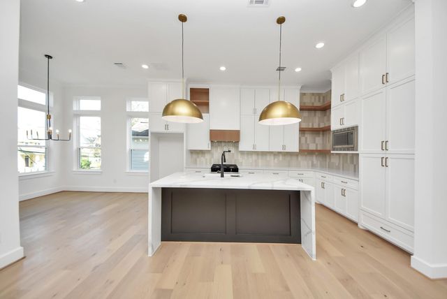 929 Fisher Street F, Houston, TX 77018