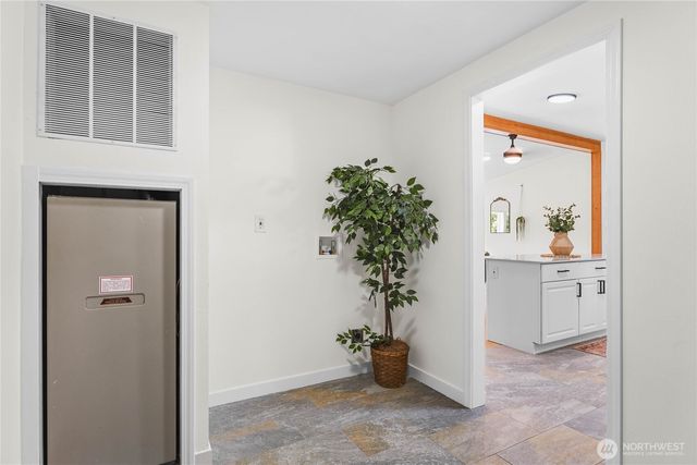 9928 Whitecap Drive NW, Olympia, WA 98502