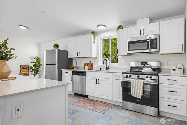 9928 Whitecap Drive NW, Olympia, WA 98502