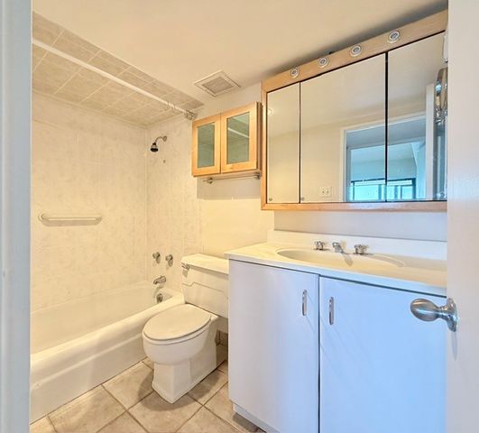 175 E DELAWARE Place 5604, Chicago, IL 60611