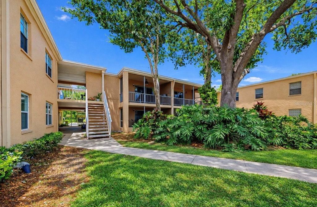 4724 CHRISTA COURT 322, Tampa, FL 33614