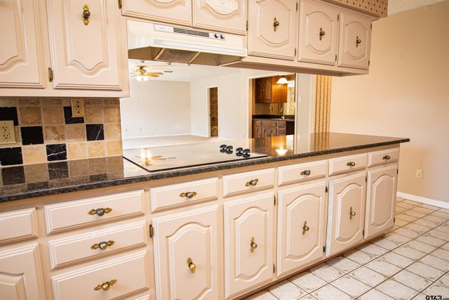 115 Raton Pass, Holly Lake Ranch, TX 75765