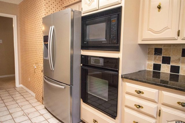 115 Raton Pass, Holly Lake Ranch, TX 75765