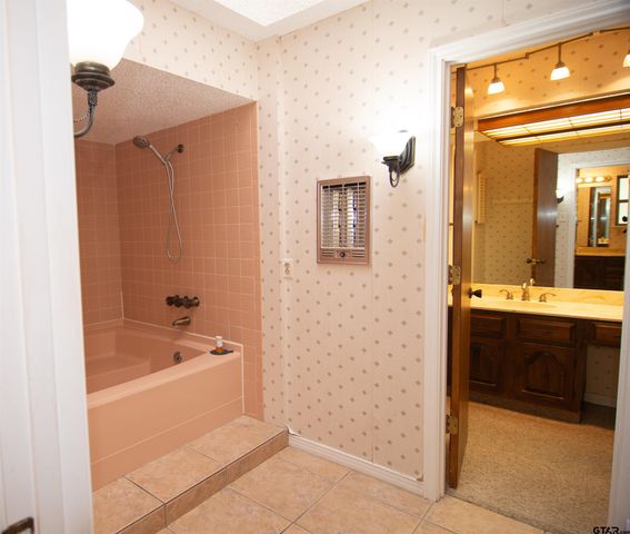 115 Raton Pass, Holly Lake Ranch, TX 75765