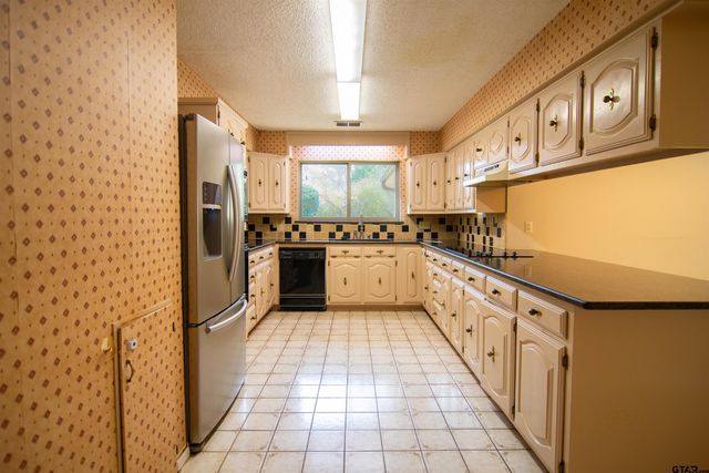 115 Raton Pass, Holly Lake Ranch, TX 75765