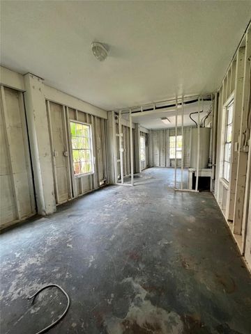 13 Tindel Street, Clear Lake Shores, TX 77565