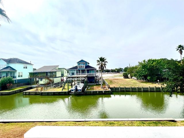 13 Tindel Street, Clear Lake Shores, TX 77565